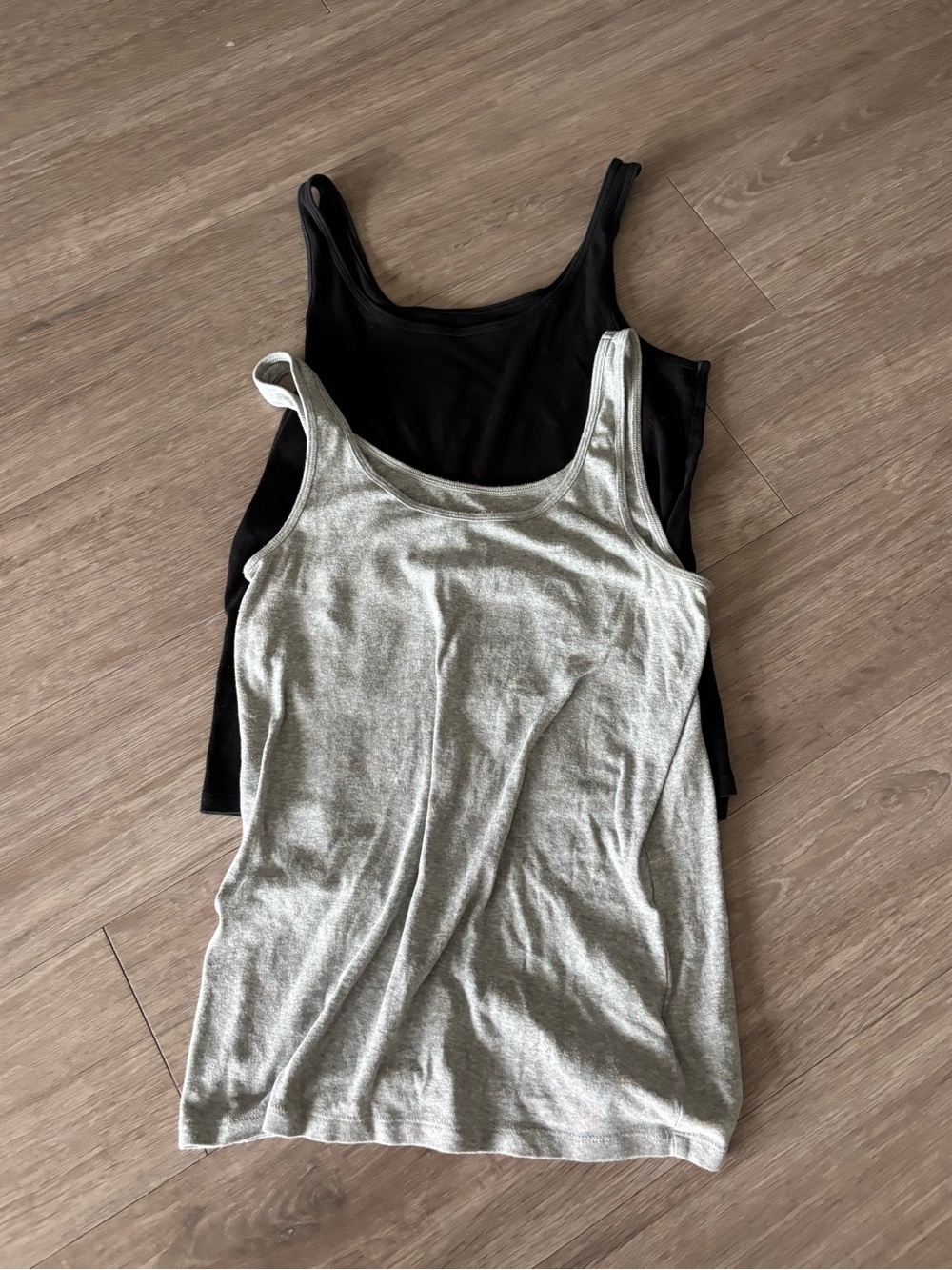 Set of 2 Gap ‘Favorite Tanks’